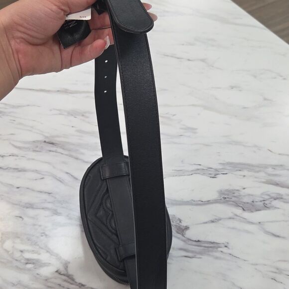 Gucci Black Leather Belt with Gold Accent - Picture 6 of 15